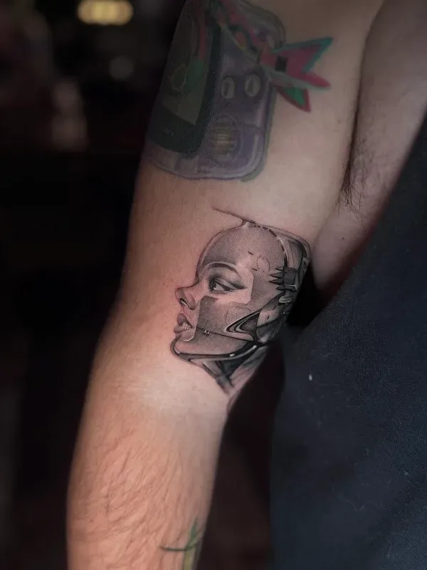 Fallen Sparrow Tattoo Co — Tattoo shop in Kissimmee